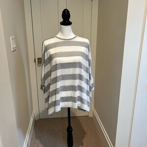 La Miel poncho top with sleeves - size small NWT